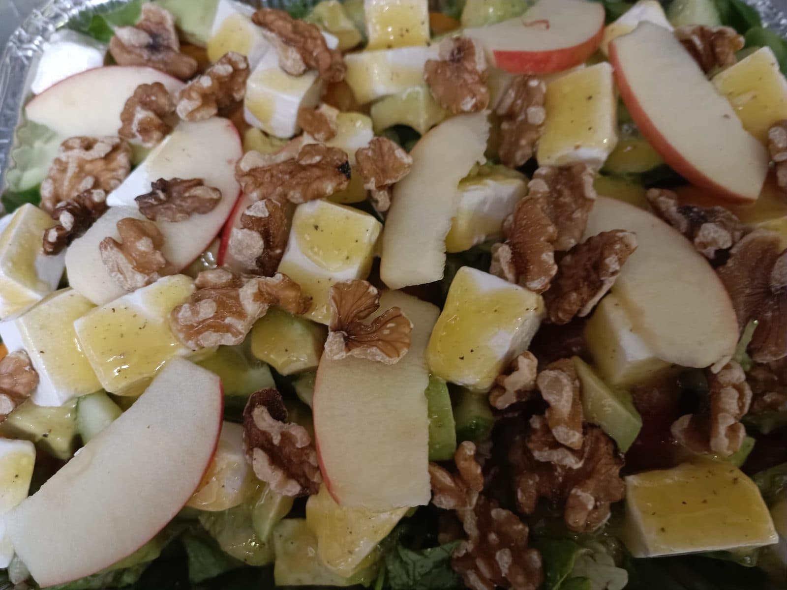 Salade met fetakaas, walnoot en appel