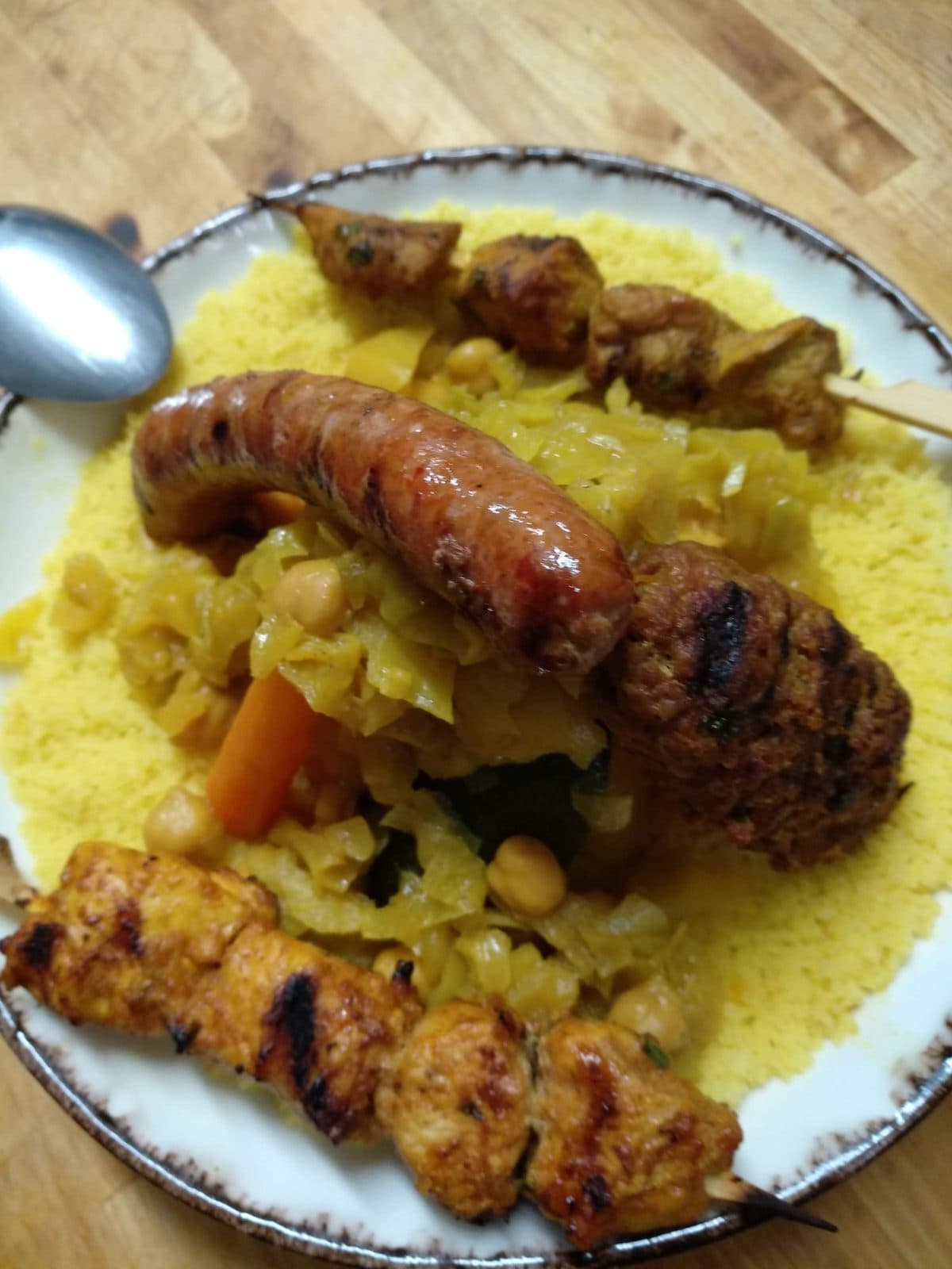 Couscous royal met merguez, kip en groenten